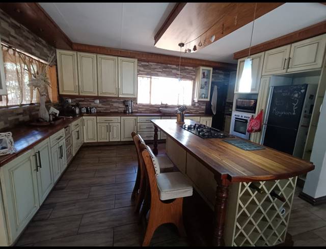 3 BEDROOM HOUSE TO LET IN FLORA GARDENS